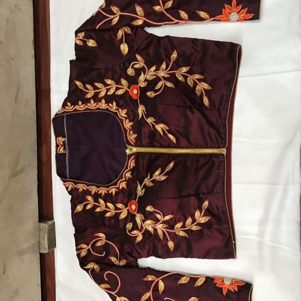 Vine color blouse